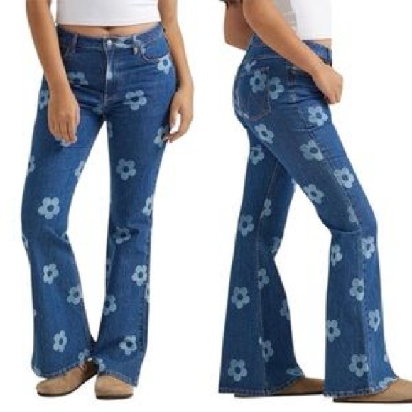 WRANGLER High-rise Fierce Flare Floral Retro Jean - Picture 1 of 13